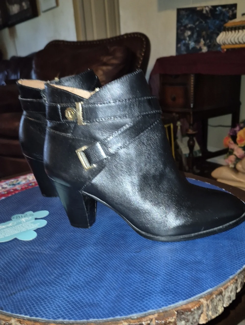 Louise et Cie Black Leather Ankle Booties with Buckle Detail Sz 7. (#812S)